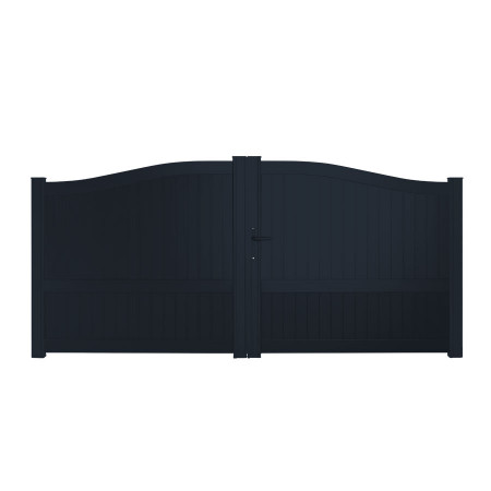 Portail aluminium forme chapeau de gendarme. Portail design.